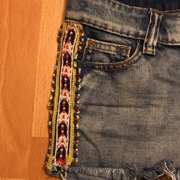 Jean shorts with beaded sides - Picture 3 of 4